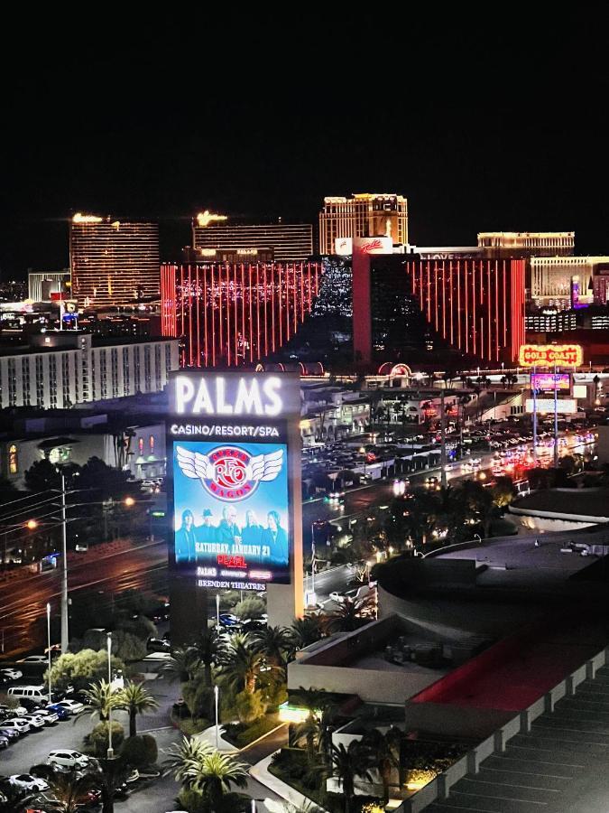 Holiday home Luxe Condo Balcony Strip View Free Parking *