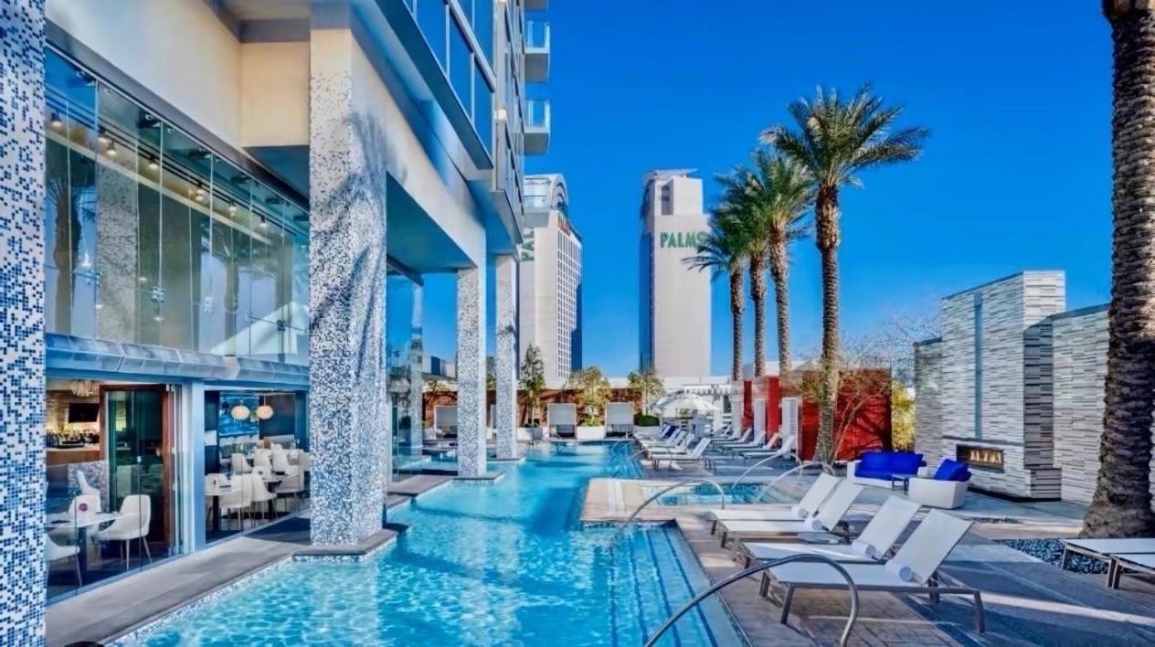 Luxe Condo Balcony Strip View Free Parking