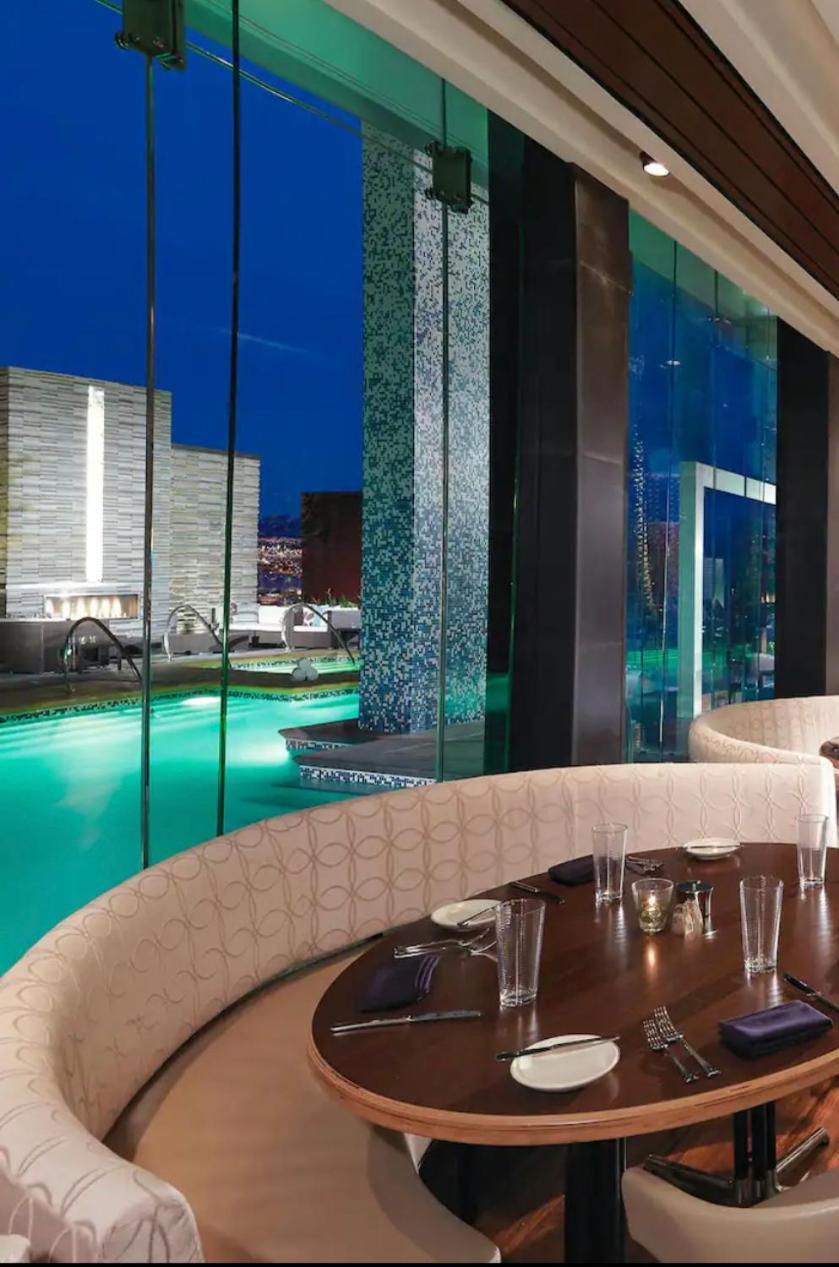 Luxe Condo Balcony Strip View Free Parking Holiday home *