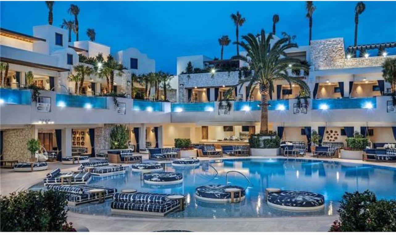 Holiday home Luxe Condo Balcony Strip View Free Parking